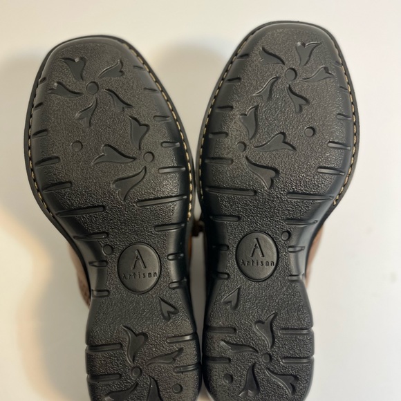 Clarks Artisan Collection Beige Leather Mule Slip-on Heel Shoe Women Size 8M - Picture 15 of 16